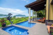 Villa Angel 4 bdr Ocean View pool in Los Suenos