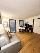 Close to the historic center with free parking