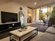 Central Station Haven - 2BED - 2BATH - Secure Parking