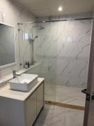 Highland Luxe Villa Clark 4BR king size bed