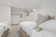 Central 3 Bedroom Next To Brighton Shopping Centre & Beach Sleep 16 Guests