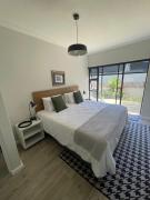 Garden apartment next to beach and Kalkbay