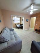 Apto a 300m do MAR e CENTRO c garagem p 2 carros