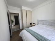 Serene Hideaway, 1 BR- Balcony, Heated Pool, Gym & Walk to Yaya