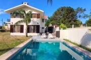 Casa a 1 cuadra de Playa Mansa Piscina y BBQ