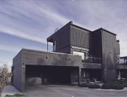 Luksustason kolmen makuuhuoneen lomahuoneisto meren äärellä