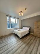 Big & Modern En-Suite Room Studio, Central London