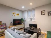 Modern 2BR 2Bath Central Leeds Apartment Parking