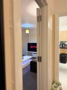 Large 3-Bed Southampton Flat I Close to City Centre I Private Parking I Netflix & Private Garden I Sleeps 6