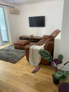 Luxe Home in Abbeywood