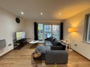 Luxury 2 Bed 2 Bath Canary Wharf Apartment with Balcony
