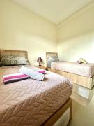 Chic 2-bedroom apartment, pool and beach 5 min away