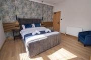 Double Room 18 Self Check-In Accommodation with access to shared kitchen
