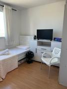 Para mulheres - quarto em em AP Familiar Compartilhado - Próx Aeroporto