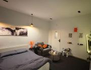 استديو بطابع هادي