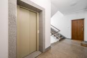 Kino Femina Homely Apartment by BookingHost