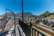 Duplex Penthouse with 3 Balconys I Table Mountain Panoramic Views