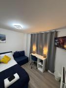 Tower Bridge 4BR Home with Parking and Garden