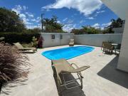 Apto amplo em Jurerê com piscina e próximo a praia