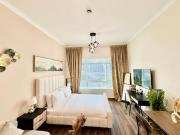 Cosmos Living Work-Friendly Studio Metro Access