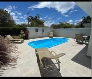 Apto espaçoso, 3 quartos, piscina, 750m da praia de Jurerê