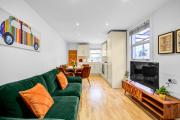 Stylish London Flat with Outdoor Area & Fast Wi-Fi
