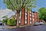 Big and bright 2 x double bedroom flat in Highgate