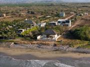 Casa Kona, Luxury Beachfront Villa with Lap Pool & Palapa