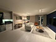 Stylish 1-Bed Riverside Views Near DLR Canary Wharf