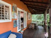 Casa dos Artistas na Natureza com varanda