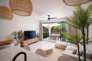 Elegant LUX 2BR 3mins to Beach Pool & Deck
