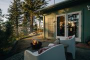 Apartment w hot tub forest & ocean view