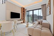 Modern 1BR Apartment w Balcony in Meydan