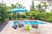 Stylish 2BR Oasis with Pool Mini Golf & BBQ