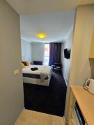 Luxury Studio Apt near China Town & Hay Market