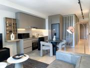Modern 1 Bed at The Braemar in Green Point with Parking