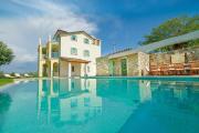 Atemberaubende Villa mit Infinity-Pool, Blick auf Motovun, Billard, Tischtennis, BBQ