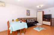 Romantisches Apartment nur 200 Meter zum Strand mit Grillplatz, Klima, WiFi