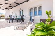 Lichtdurchflutetes Apartment nur 500 Meter zum Strand mit traumhafter Terrasse
