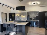 The Onyx Glow- 99m2 Designer Loft