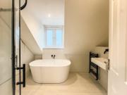 Port Haus Modern home with large private garden and parking