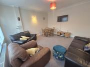 Roomy, comfortable Greater London home, sleeps 8