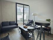 Departamento moderno con alberca, terraza y acceso controlado