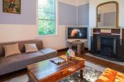 Top Leura
