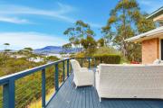 Wallaby Hill - Gorgeous Views - 3 Bedroom House