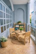 Nhà Mình homestay - Quiet Balcony Rooms in District 3