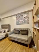 Condo In Abreeza Mall Near Pool with Balcony