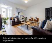 5 Very Large Kingsize Bedrooms House