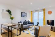 Colourful 1BDR Canalside Flat in East London