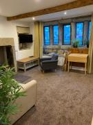 Cosy Grade II Listed Cottage in Mytholmroyd near Hebden Bridge